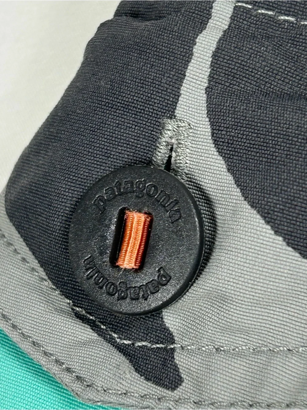 Patagonia Men's Wavefarer Board Shorts Size 29 - Gray / Teal Colorblock